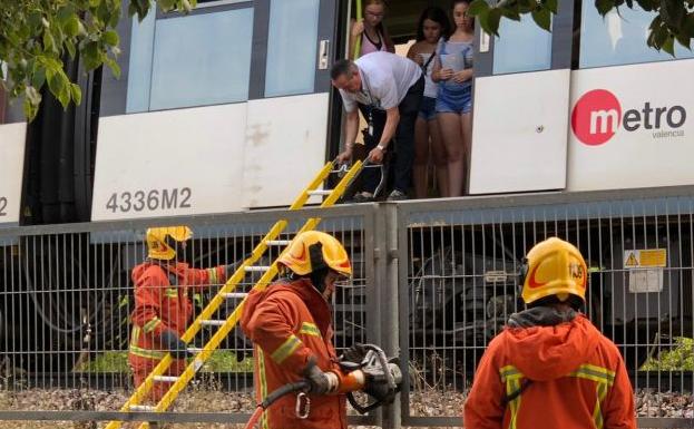 50 pasajeros evacuados por una avería en el metro entre Rafelbunyol y Massamagrell