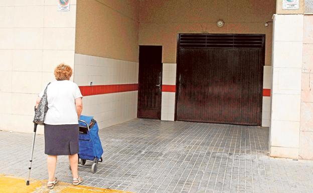 Un hombre mata a cuchilladas a su mujer en un garaje de Elche