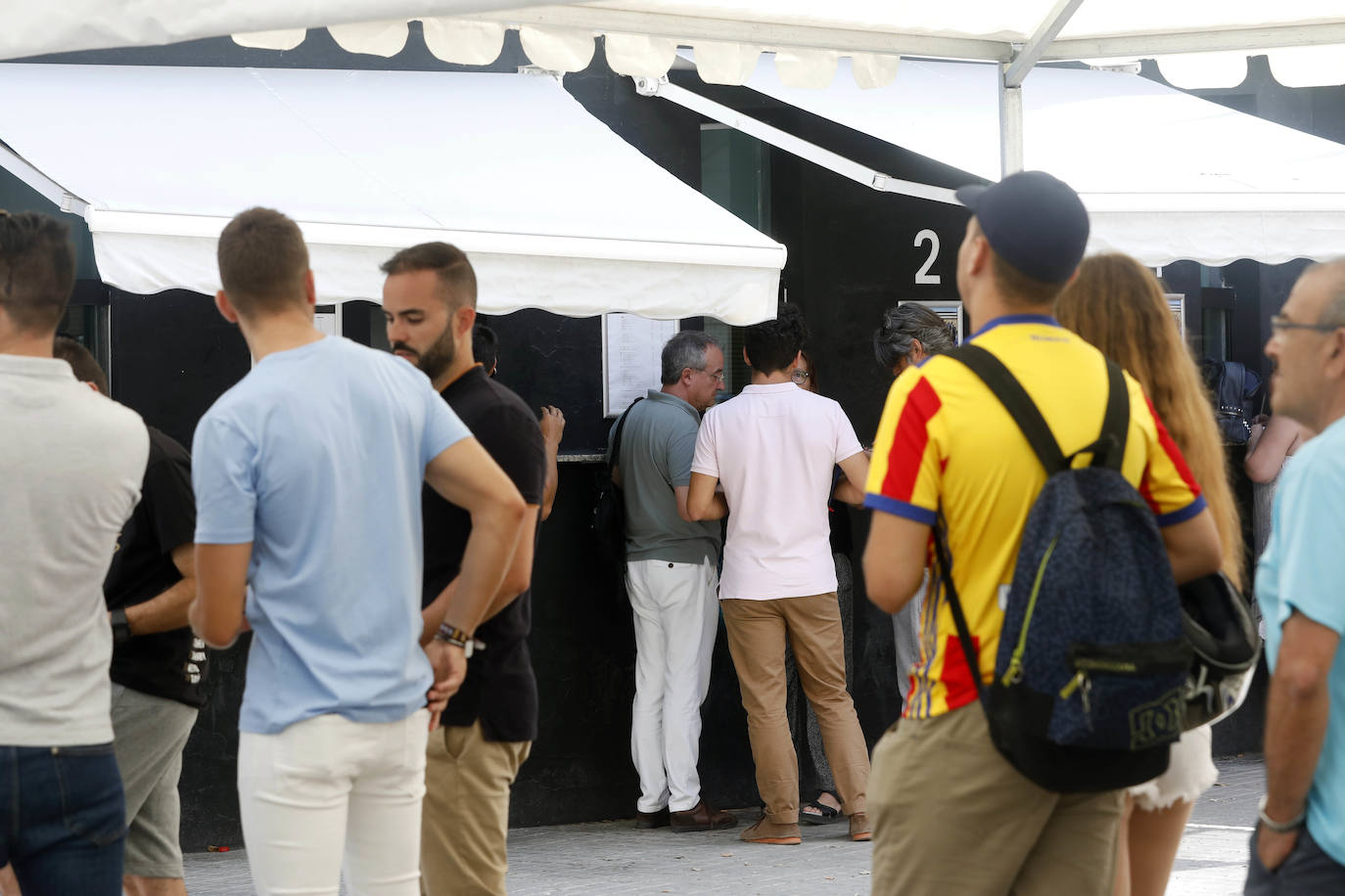 Colas en Mestalla para cambiar la localidad del abono