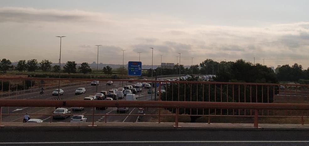 Un accidente causa retenciones en la entrada de Valencia por la CV-36
