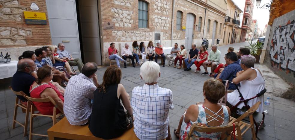 Valencia celebra en la calle la noche más grande de julio