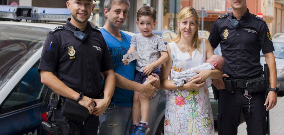 De parto con escolta policial