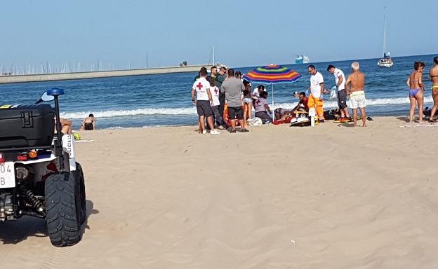 Una mujer muere en la playa de Pinedo