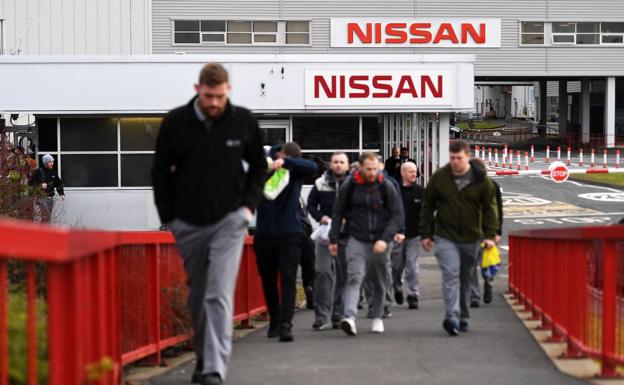 Nissan reduce un 94% su beneficio y anuncia 12.500 despidos