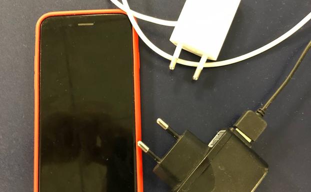 ¿Qué peligros puede causar el cargador del móvil?