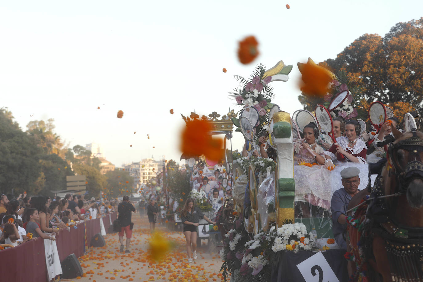 Las mejores imágenes de la Batalla de Flores de Valencia 2019