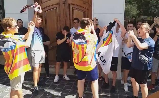 La afición pide a Mateo Alemany que no salga del Valencia