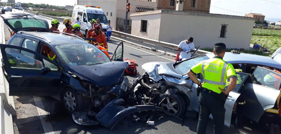 Violento choque frontal entre dos coches con dos niñas cerca de Port Saplaya