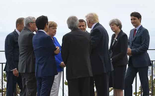 Juncker y Johnson abordarán las negociaciones del 'brexit' en el G-7