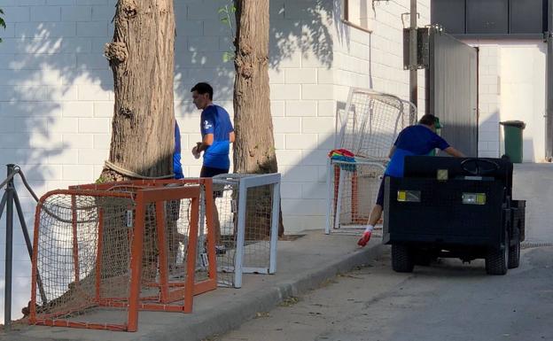 Marcelino aguarda vigilante en Paterna mientras Alemany vuela a Singapur