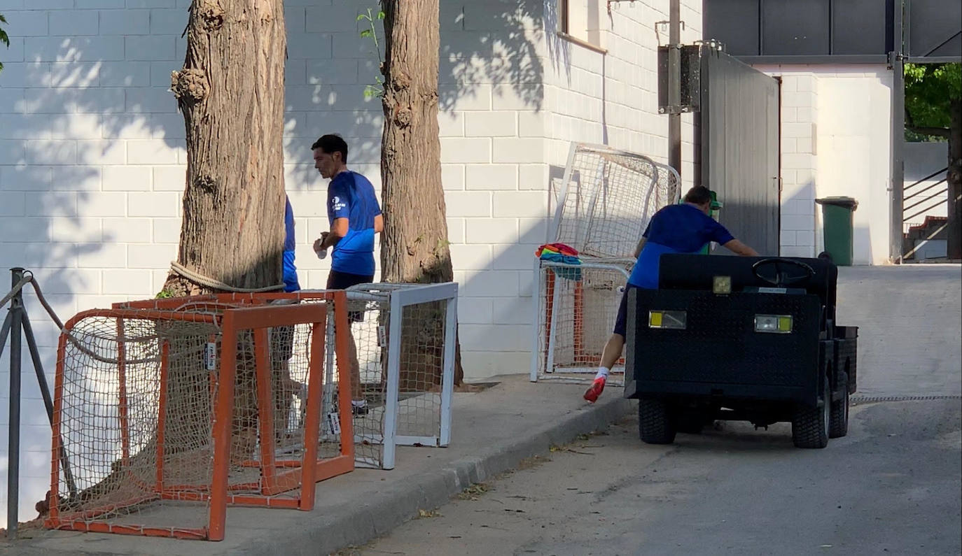 Marcelino aguarda vigilante en Paterna mientras Alemany vuela a Singapur
