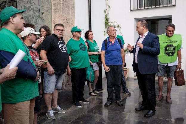 La PAH pide que los pisos vacíos de bancos pasen al parque público