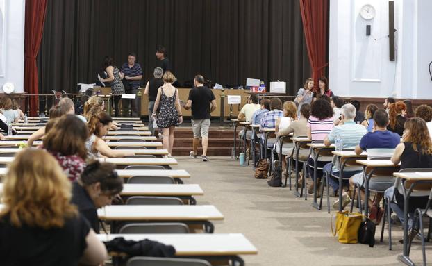 El jueves 8 de agosto acaba el plazo para pedir las becas de 500 euros al mes para que jóvenes de hasta 30 años preparen oposiciones al grupo A de la Generalitat Valenciana