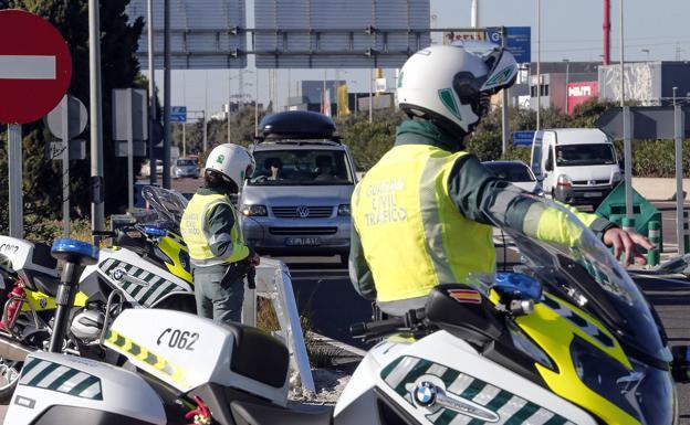 La Guardia Civil intercepta a un camionero de Alicante que circulaba en zigzag, en sentido contrario y sextuplicaba la tasa de alcohol