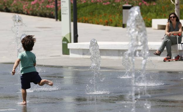 Los mejores parques y piscinas para combatir el calor en Valencia