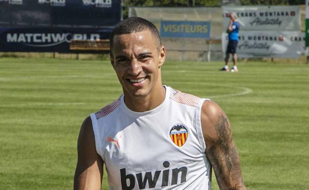 El Valencia, tranquilo por Rodrigo en el fin de mercado de la Premier