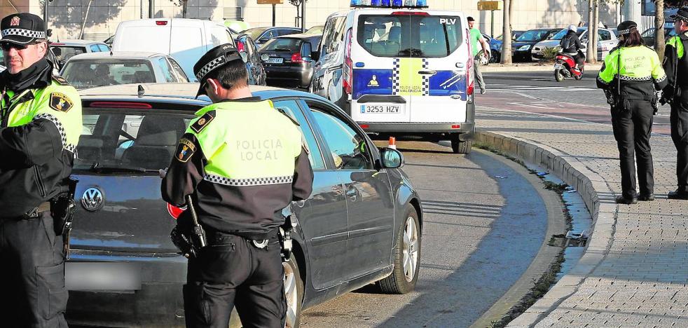Medio centenar de municipios de la Comunitat Valenciana intentan frenar la pérdida de policías locales