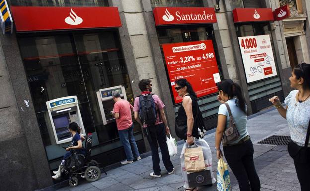 El ritmo de cierre de oficinas bancarias duplica al de los despidos en lo que va de año