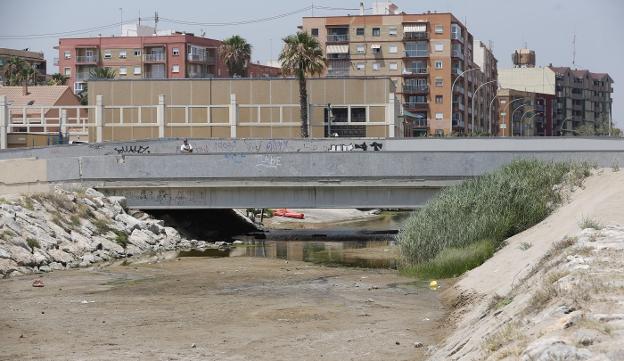 La rotura cierra parte del emisario de Vera y agrava las críticas por vertidos