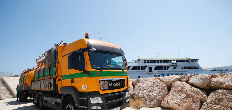 Sin fecha la retirada del ferry encallado en Dénia: «Sacar el buque es la operación más compleja»