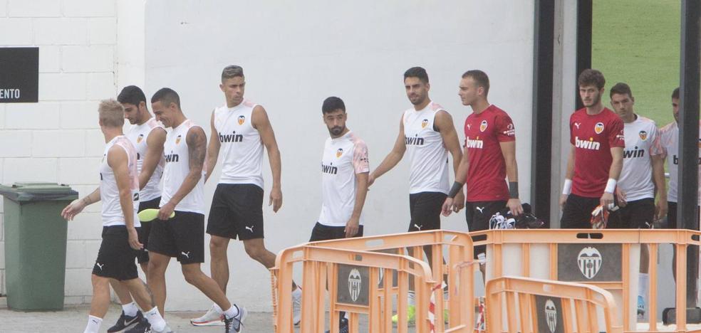 El descartado Medrán se ausenta del entrenamiento del Valencia CF