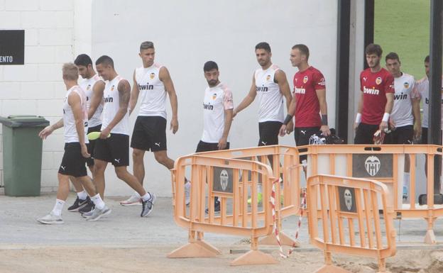 El descartado Medrán se ausenta del entrenamiento del Valencia CF