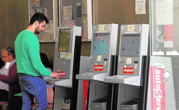 El Consell dejó perder 235 millones de euros en ayudas para desempleados el año pasado