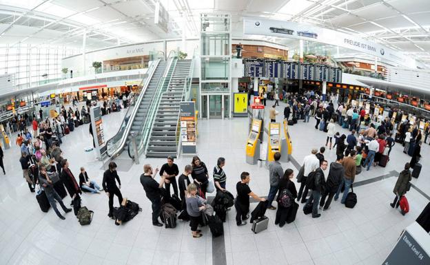 Un español hace saltar las alarmas y provoca la cancelación de 130 vuelos en Múnich tras equivocarse de puerta en el aeropuerto