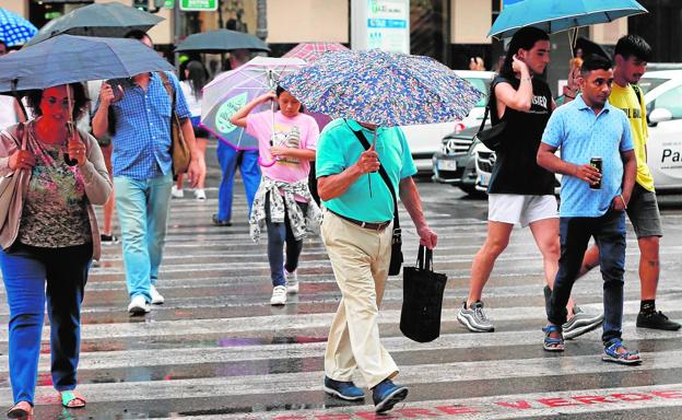 La gota fría deja inundaciones, granizo y miles de rayos en la Comunitat