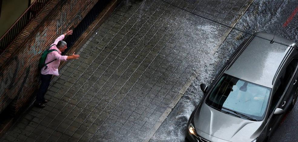 La gota fría deja inundaciones, granizo y miles de rayos en la Comunitat