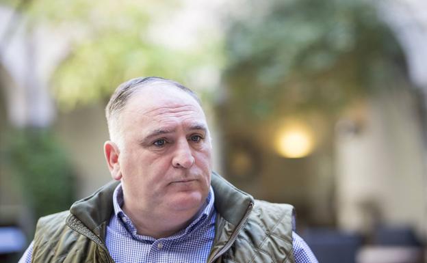 Denuncian al chef José Andrés por no pagar el salario mínimo en su local de Nueva York