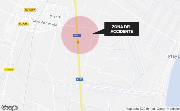 Un joven de 19 años muere atropellado por un coche cuando caminaba por la autovía V-21