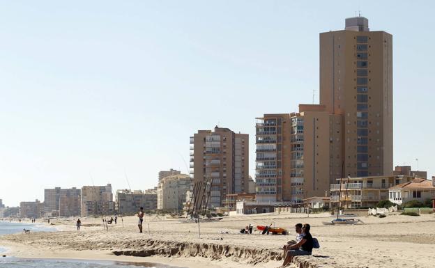 El Perellonet estalla por los cortes de luz