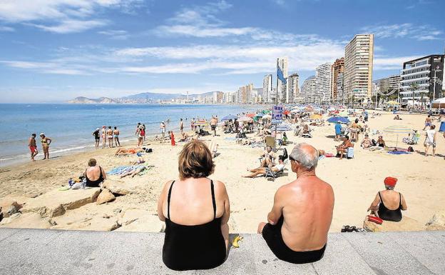 La Costa Blanca supera el 90% de ocupación por el tirón de los turistas nacionales y portugueses