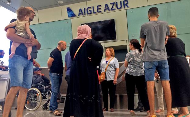 El cierre de Aigle Azur deja a miles de pasajeros en tierra