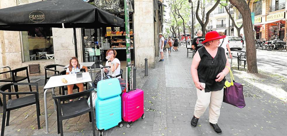 El turismo transforma el centro de Valencia