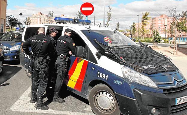 Hallan el cadáver de un bebé recién nacido en un contenedor de Alicante