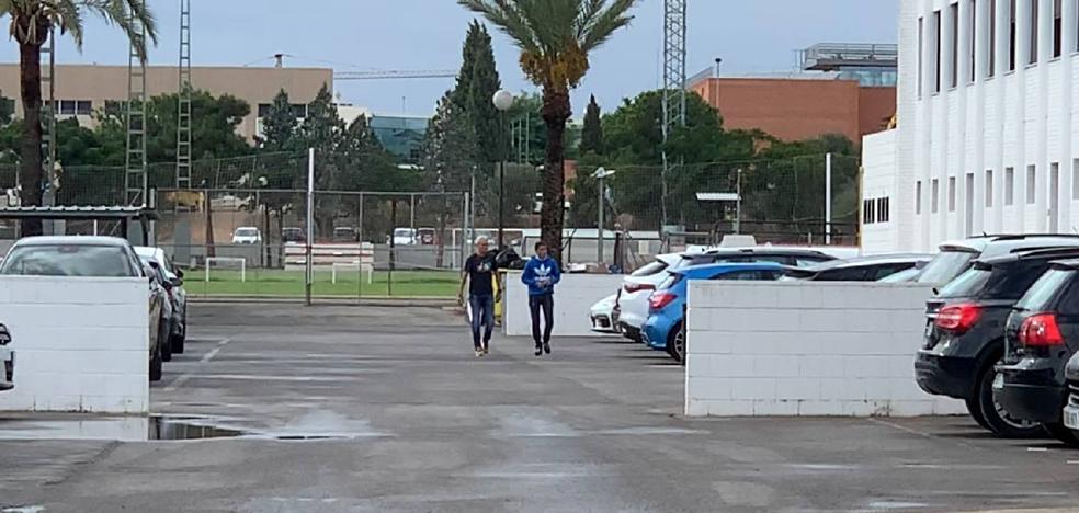 Marcelino se despide de los futbolistas del Valencia CF