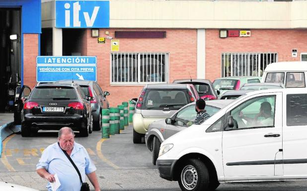 Empresas de ITV alertan a Climent del «colapso» del servicio a partir de enero