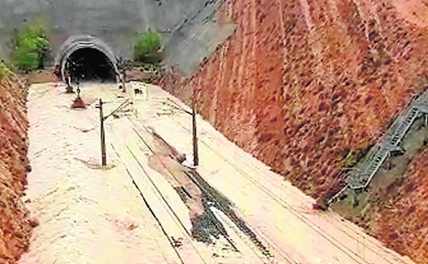 El túnel del AVE se anega a su paso por la Font de la Figuera