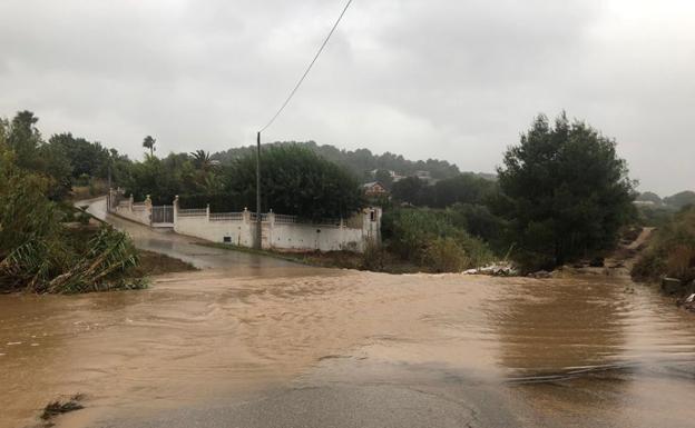 El barranco de la Parra se desborda en Carlet