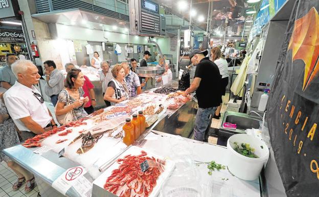 Apoyo masivo a los vendedores en el Mercado Central