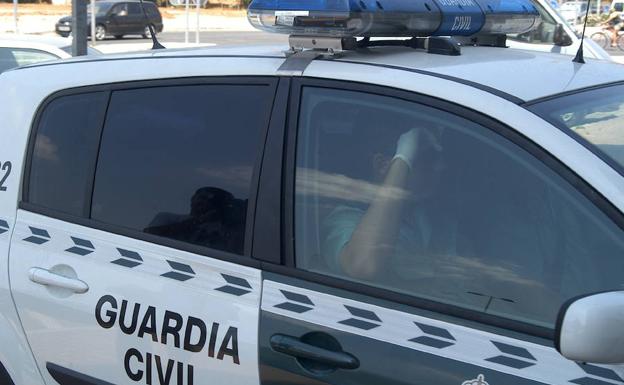 La Guardia Civil detiene al conductor de la furgoneta implicada en el accidente mortal de la V-30