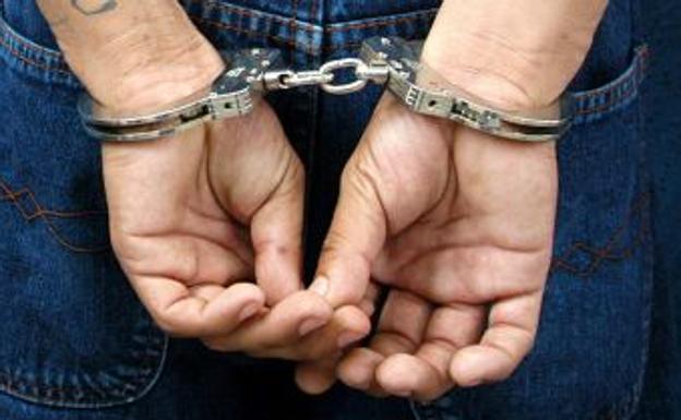 La Policía detiene a una niña por una pataleta en la escuela