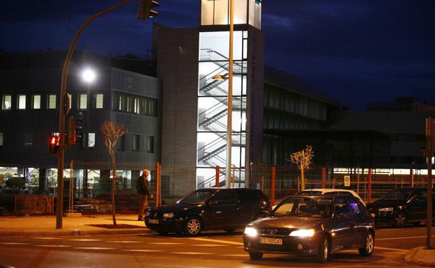 Un conductor que cuadruplicaba la tasa de alcohol se empotra contra un hospital