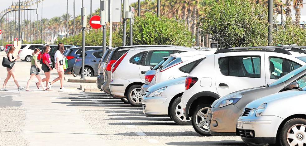 Los hosteleros denuncian una oleada de robos en coches en el paseo marítimo