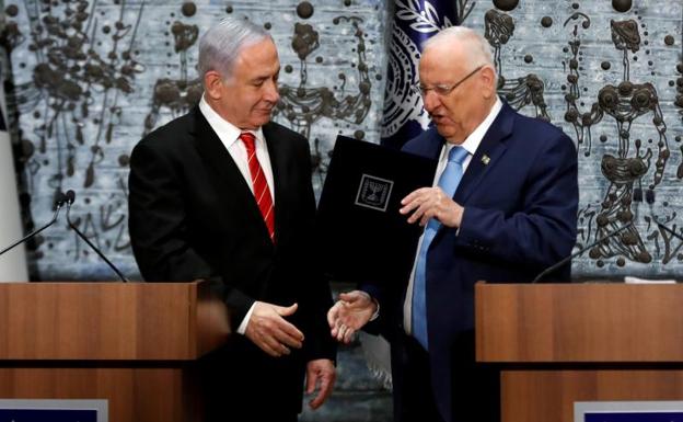 El encargo de formar gobierno da un balón de oxígeno a Netanyahu