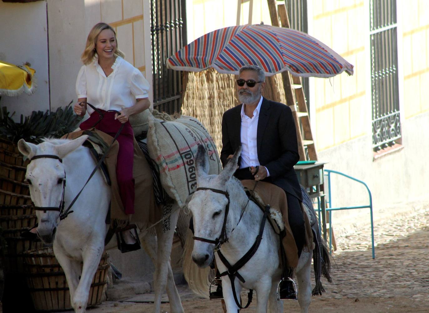 George Clooney se pasea en burro por Navalcarnero