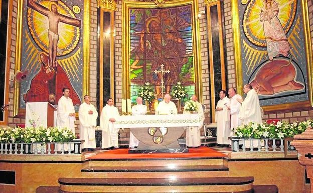 El cura Vicent Cardona conmemora en Picassent sus 50 años dedicados al sacerdocio