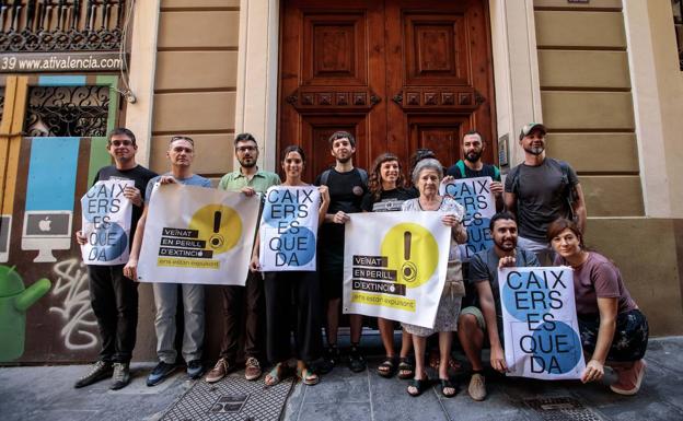 Vecinos de Ciutat Vella se movilizan para que una sociedad de inversión no expulse a 8 familias de una finca